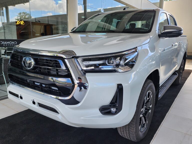 TOYOTA HILUX SRX