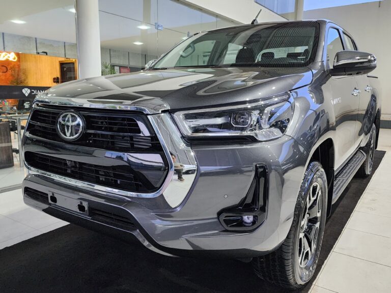 TOYOTA HILUX SRX